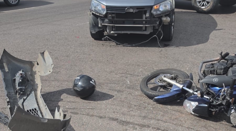 Carro faz conversão e é atingido por motocicleta na avenida Grande Circular, em Manaus